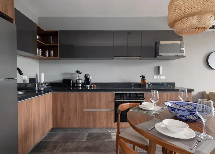 Apartment Paramar Black