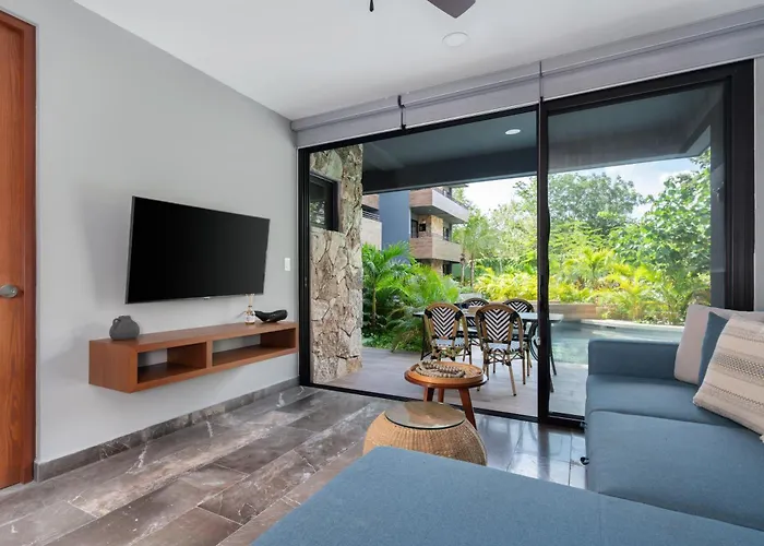 Paramar Black Apartment