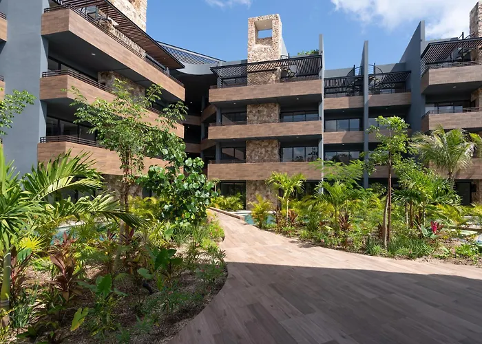 Apartment Paramar Black *