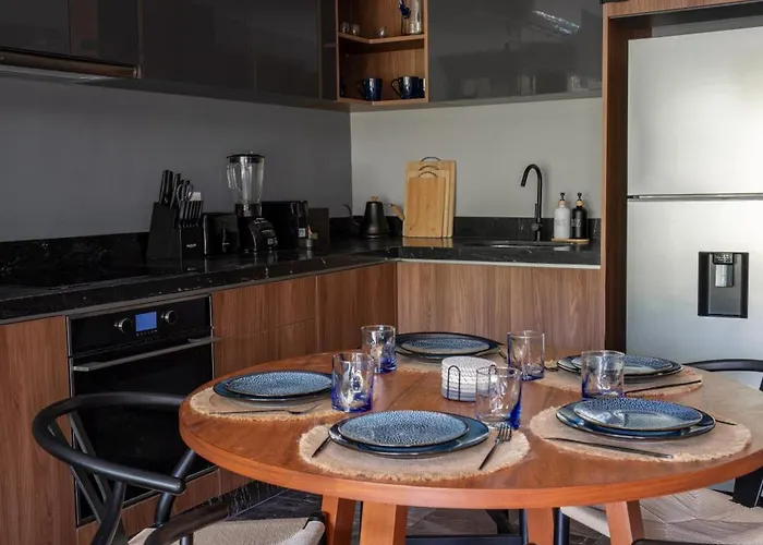 Paramar Black Apartment *