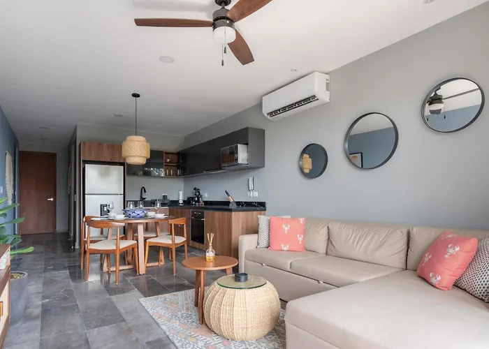 Paramar Black Apartment *